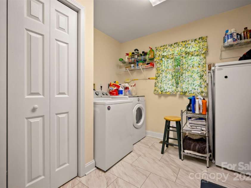 167 Lanier Drive, Landrum, SC 29356.  MLS# CAR4250453, YatesRealty ID 21861. 