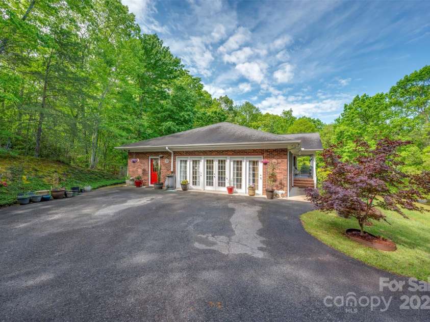 167 Lanier Drive, Landrum, SC 29356.  MLS# CAR4250453, YatesRealty ID 21861. 