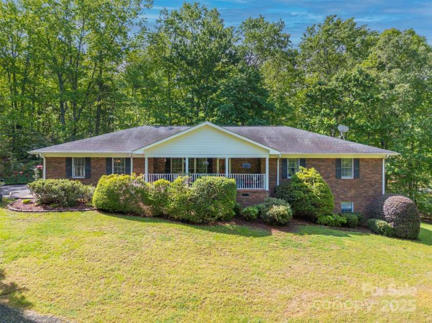 167 Lanier Drive, Landrum, SC 29356.  MLS# CAR4250453, YatesRealty ID 21861. 