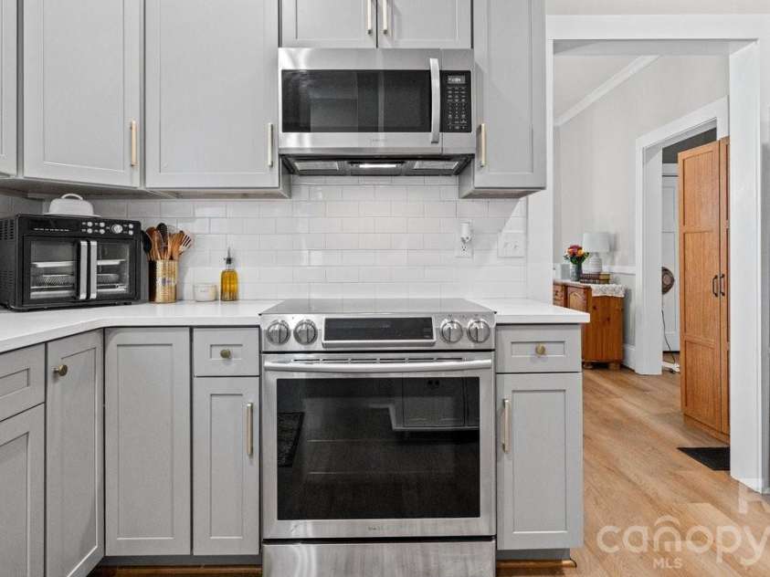 413 5th Avenue, Gastonia, NC 28052.  MLS# CAR4381956, YatesRealty ID 21861. 