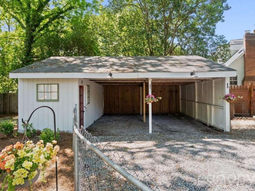 413 5th Avenue, Gastonia, NC 28052.  MLS# CAR4381956, YatesRealty ID 21861. 