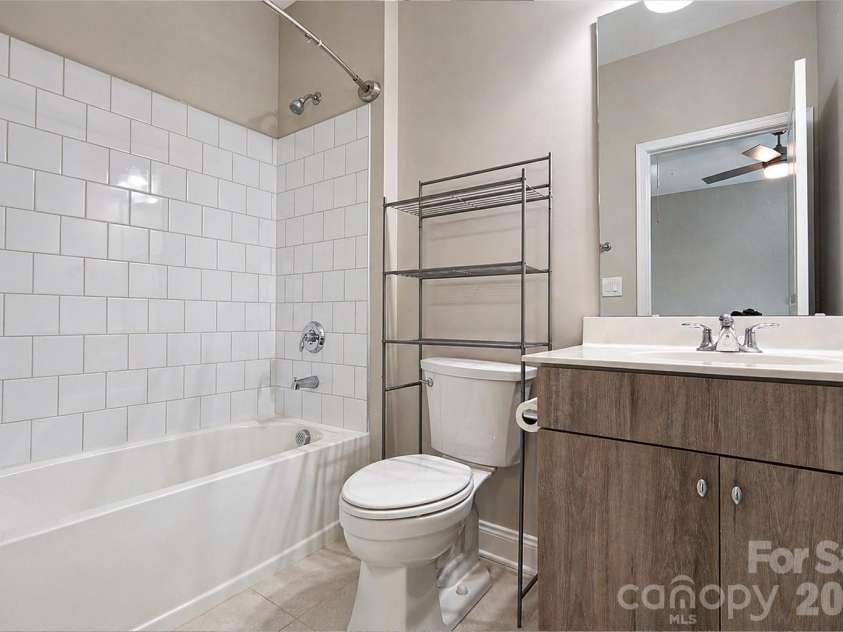 966 Chippenham Avenue, Lancaster, SC 29720.  MLS# CAR4358291, YatesRealty ID 21862. Full Bathroom 2
