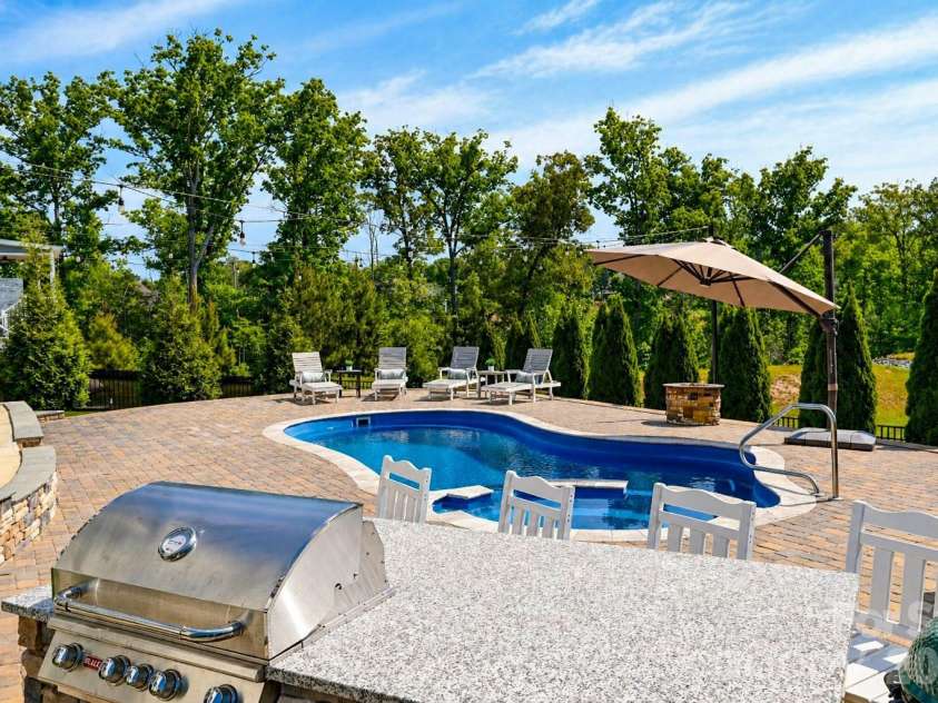 966 Chippenham Avenue, Lancaster, SC 29720.  MLS# CAR4358291, YatesRealty ID 21862. Poolside living at its best!