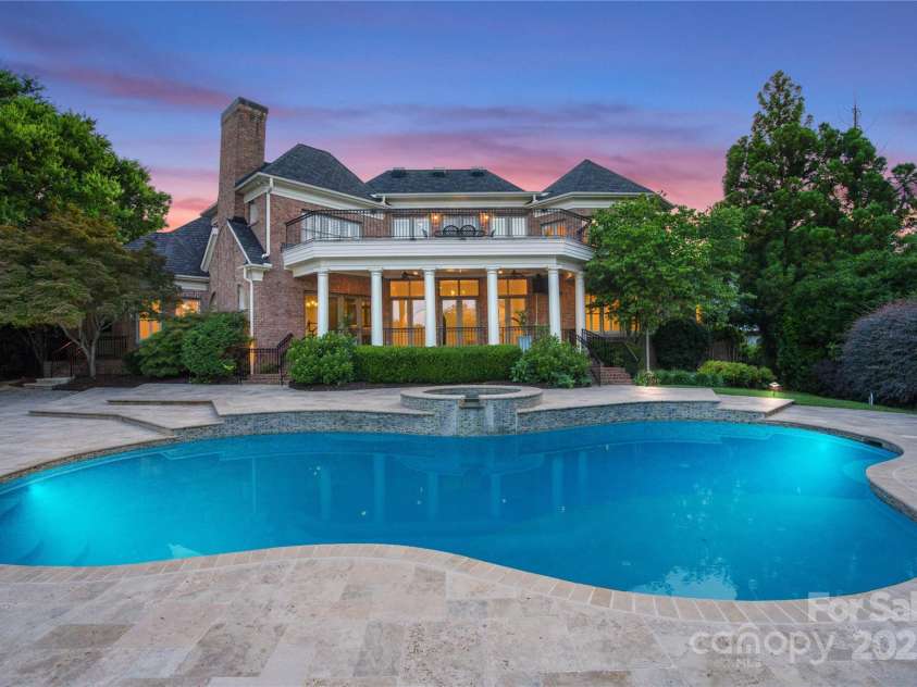 8721 Lake Challis Lane, Charlotte, NC 28226.  MLS# CAR4264096, YatesRealty ID 21863. 