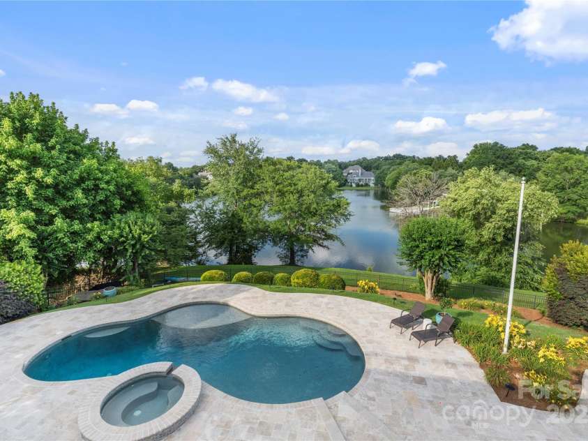 8721 Lake Challis Lane, Charlotte, NC 28226.  MLS# CAR4264096, YatesRealty ID 21863. 
