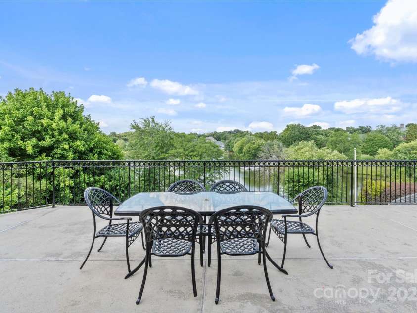 8721 Lake Challis Lane, Charlotte, NC 28226.  MLS# CAR4264096, YatesRealty ID 21863. 