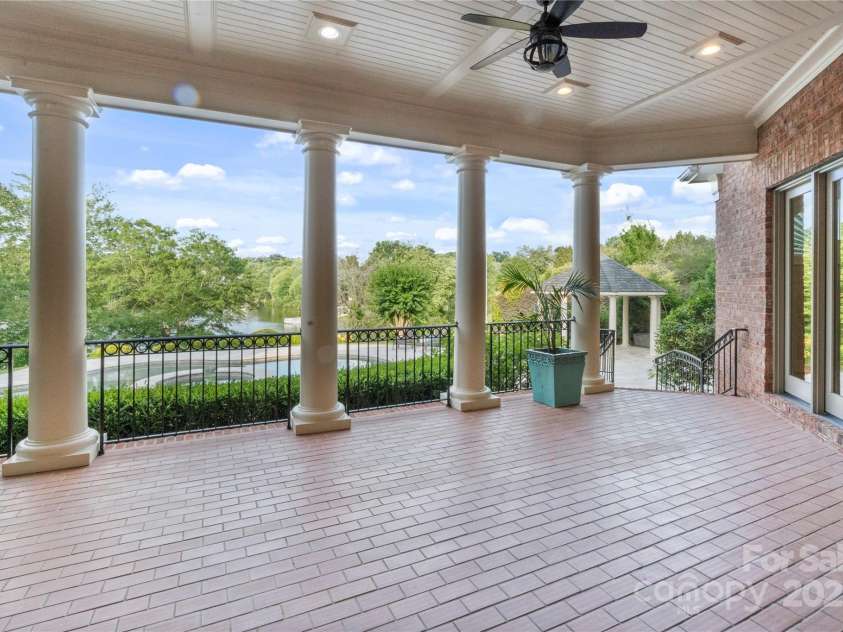8721 Lake Challis Lane, Charlotte, NC 28226.  MLS# CAR4264096, YatesRealty ID 21863. 