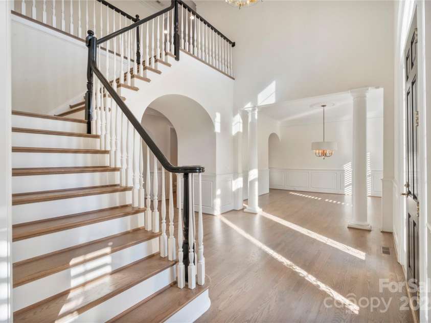 8721 Lake Challis Lane, Charlotte, NC 28226.  MLS# CAR4264096, YatesRealty ID 21863. 