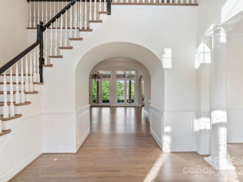 8721 Lake Challis Lane, Charlotte, NC 28226.  MLS# CAR4264096, YatesRealty ID 21863. 