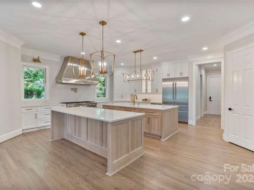8721 Lake Challis Lane, Charlotte, NC 28226.  MLS# CAR4264096, YatesRealty ID 21863. 