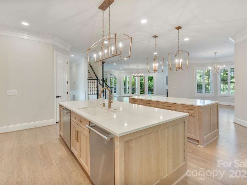 8721 Lake Challis Lane, Charlotte, NC 28226.  MLS# CAR4264096, YatesRealty ID 21863. 