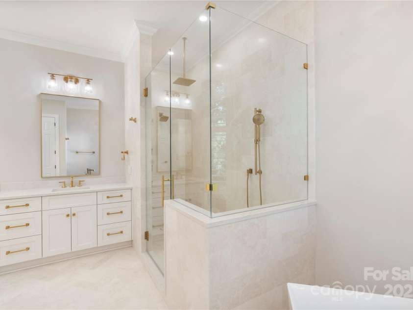 8721 Lake Challis Lane, Charlotte, NC 28226.  MLS# CAR4264096, YatesRealty ID 21863. 