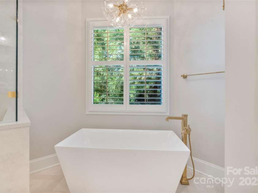 8721 Lake Challis Lane, Charlotte, NC 28226.  MLS# CAR4264096, YatesRealty ID 21863. 