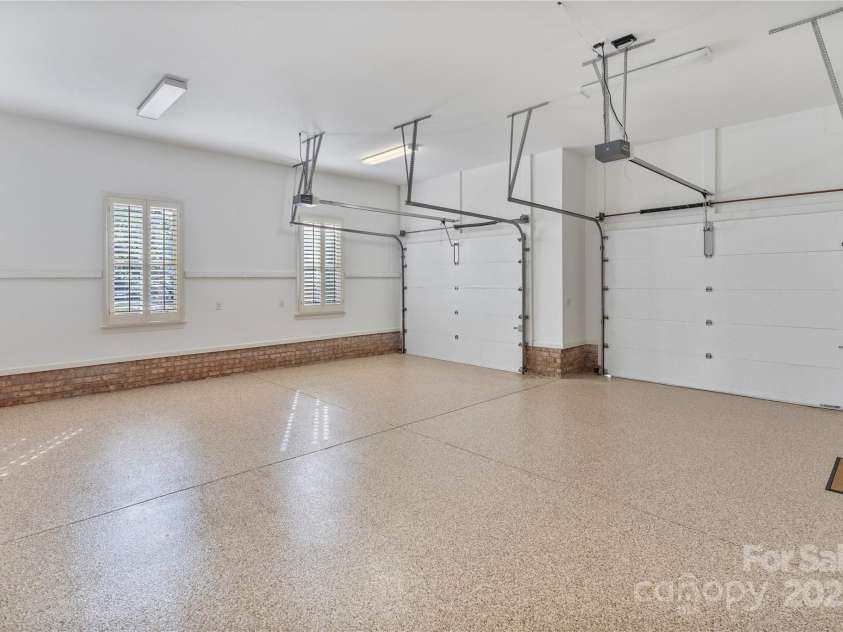 8721 Lake Challis Lane, Charlotte, NC 28226.  MLS# CAR4264096, YatesRealty ID 21863. 