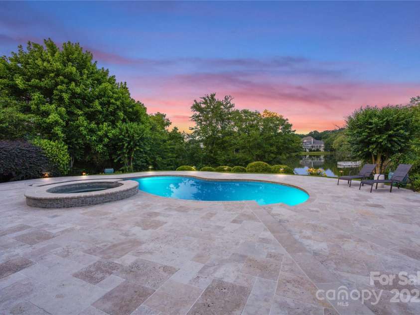 8721 Lake Challis Lane, Charlotte, NC 28226.  MLS# CAR4264096, YatesRealty ID 21863. 