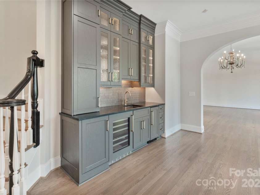8721 Lake Challis Lane, Charlotte, NC 28226.  MLS# CAR4264096, YatesRealty ID 21863. Custom Bar