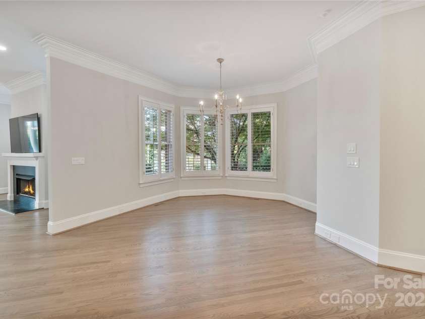 8721 Lake Challis Lane, Charlotte, NC 28226.  MLS# CAR4264096, YatesRealty ID 21863. Dining area