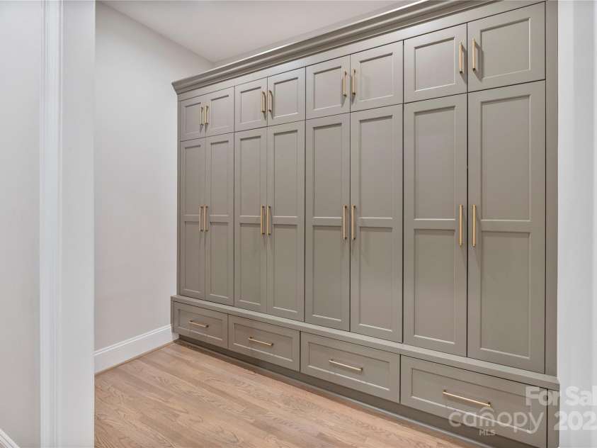 8721 Lake Challis Lane, Charlotte, NC 28226.  MLS# CAR4264096, YatesRealty ID 21863. Drop Zone