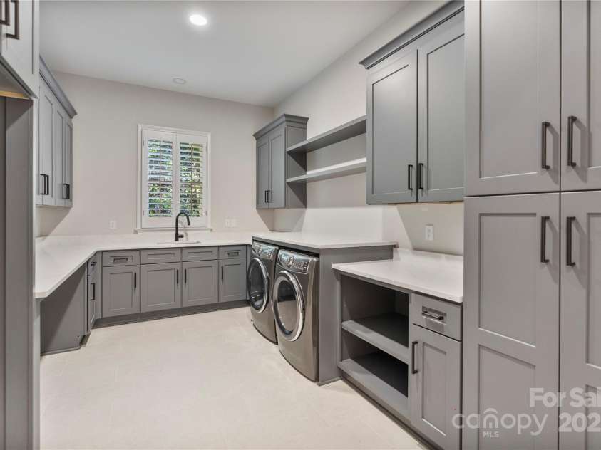 8721 Lake Challis Lane, Charlotte, NC 28226.  MLS# CAR4264096, YatesRealty ID 21863. Scullery and Laundry