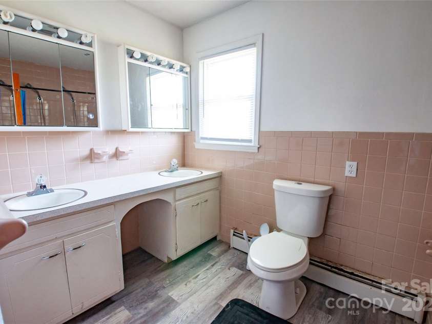 4268 Wilkesboro Highway, Statesville, NC 28625.  MLS# CAR4260024, YatesRealty ID 21866. 