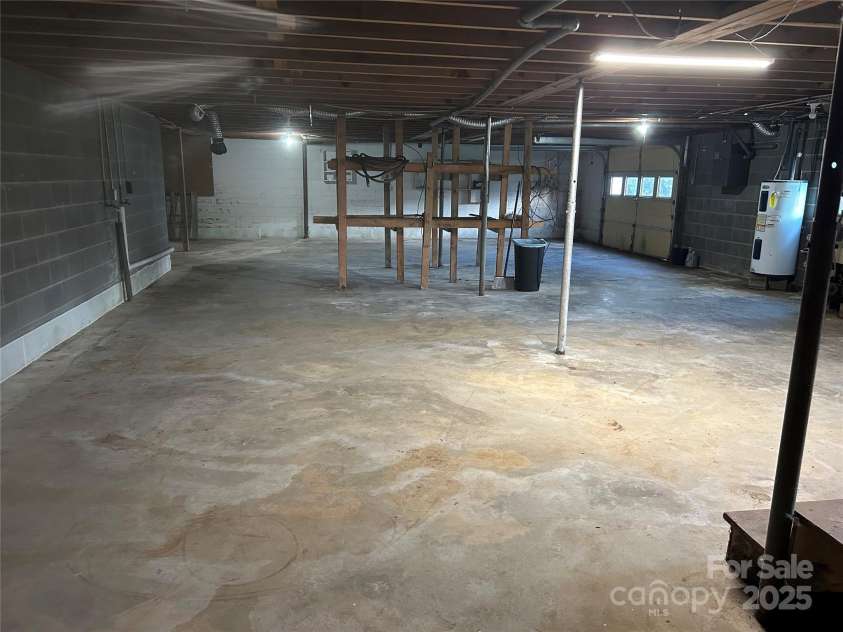 4268 Wilkesboro Highway, Statesville, NC 28625.  MLS# CAR4260024, YatesRealty ID 21866. Large Basement