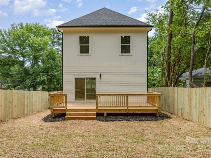 2512 Remington Street, Charlotte, NC 28216.  MLS# CAR4243674, YatesRealty ID 21867. 