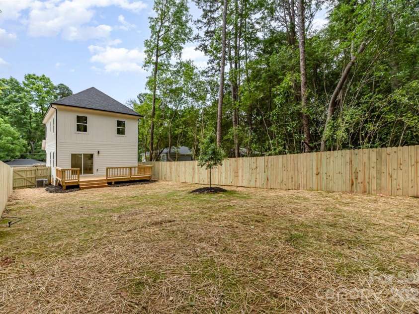 2512 Remington Street, Charlotte, NC 28216.  MLS# CAR4243674, YatesRealty ID 21867. 