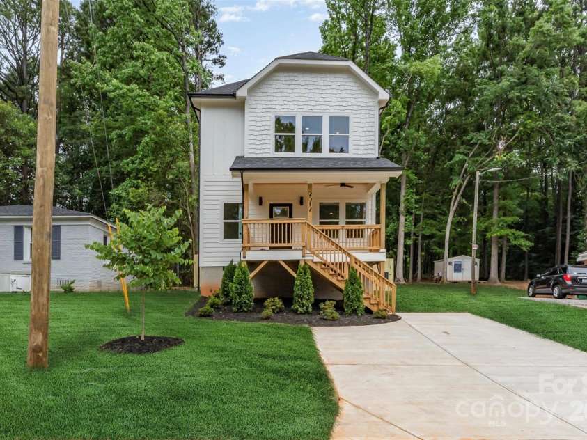 2512 Remington Street, Charlotte, NC 28216.  MLS# CAR4243674, YatesRealty ID 21867. 