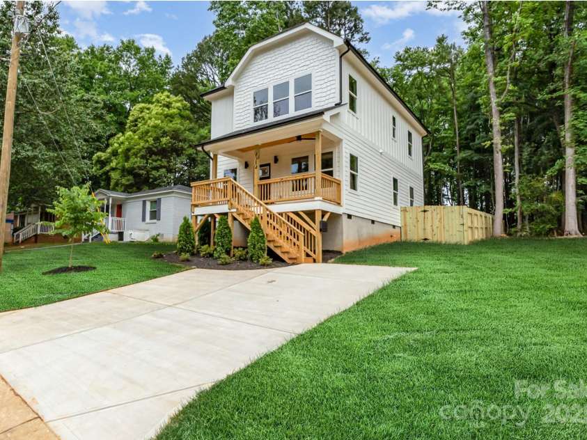 2512 Remington Street, Charlotte, NC 28216.  MLS# CAR4243674, YatesRealty ID 21867. 