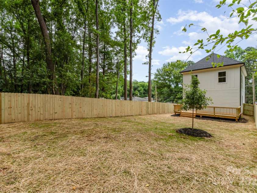2512 Remington Street, Charlotte, NC 28216.  MLS# CAR4243674, YatesRealty ID 21867. Guest Bathroom- Tub not pictured