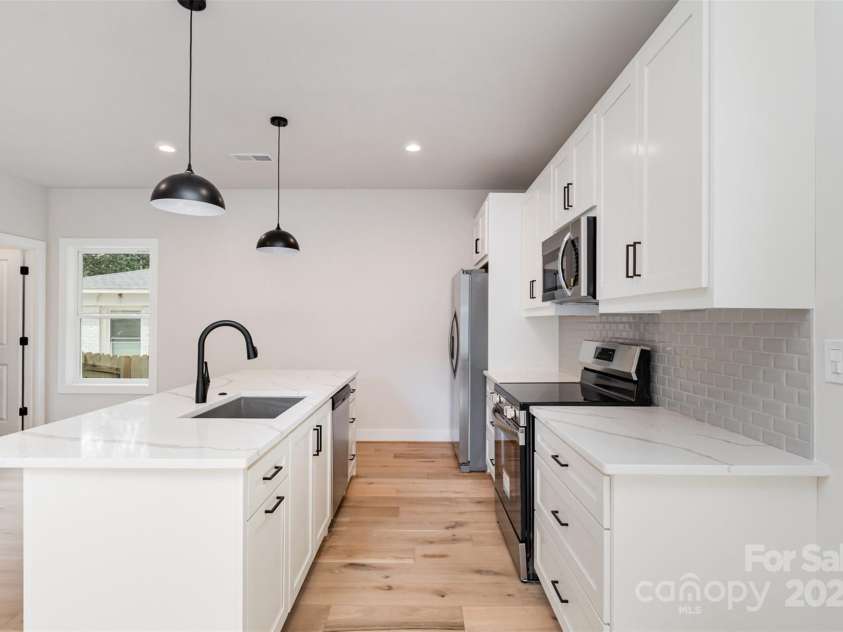 2512 Remington Street, Charlotte, NC 28216.  MLS# CAR4243674, YatesRealty ID 21867. Kitchen