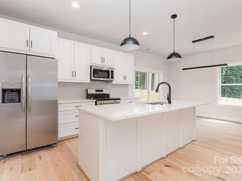 2512 Remington Street, Charlotte, NC 28216.  MLS# CAR4243674, YatesRealty ID 21867. Kitchen