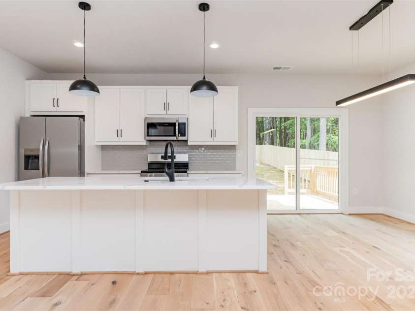 2512 Remington Street, Charlotte, NC 28216.  MLS# CAR4243674, YatesRealty ID 21867. Kitchen