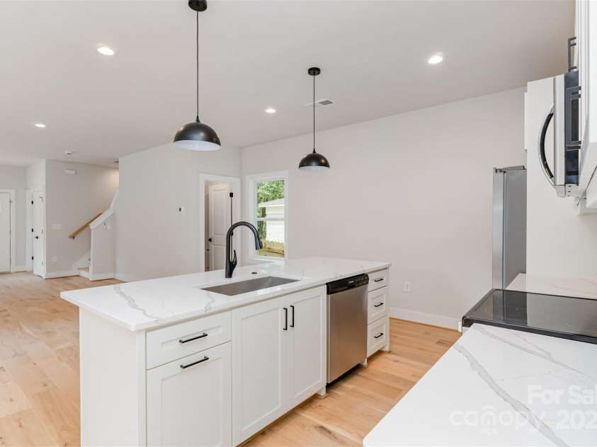 2512 Remington Street, Charlotte, NC 28216.  MLS# CAR4243674, YatesRealty ID 21867. Kitchen