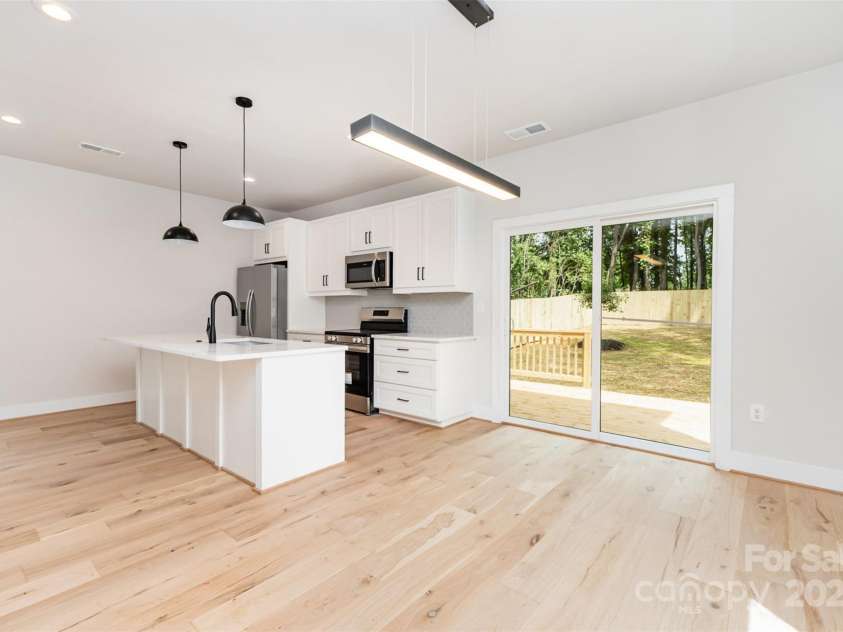 2512 Remington Street, Charlotte, NC 28216.  MLS# CAR4243674, YatesRealty ID 21867. Kitchen/Dining Room