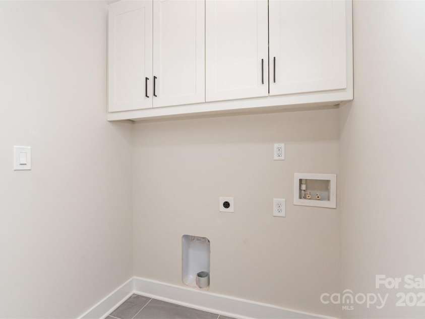 2512 Remington Street, Charlotte, NC 28216.  MLS# CAR4243674, YatesRealty ID 21867. Laundry Room