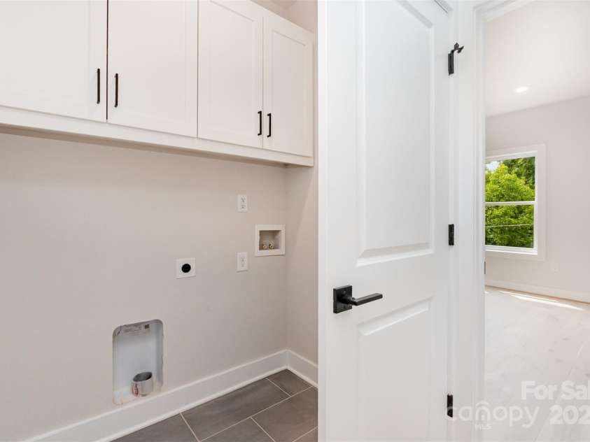 2512 Remington Street, Charlotte, NC 28216.  MLS# CAR4243674, YatesRealty ID 21867. Laundry Room