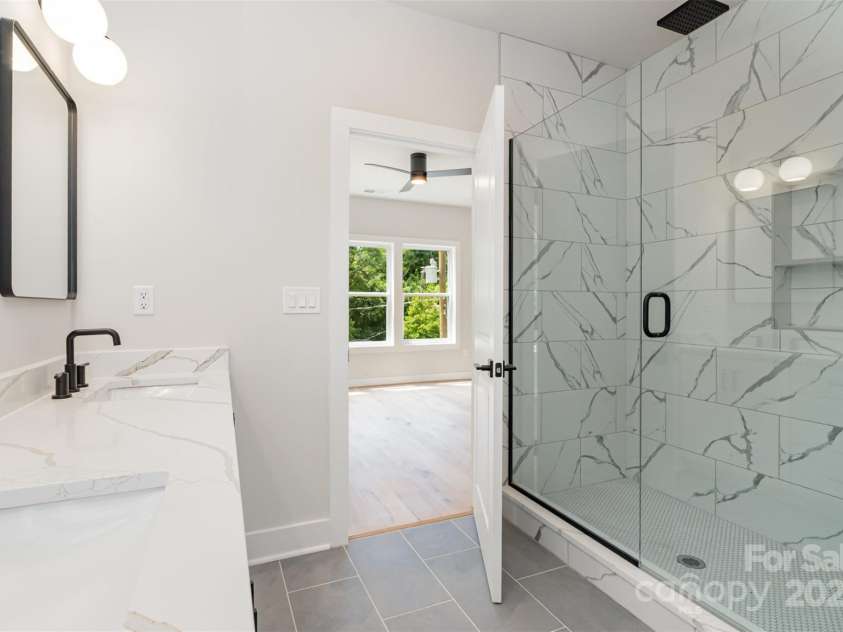 2512 Remington Street, Charlotte, NC 28216.  MLS# CAR4243674, YatesRealty ID 21867. Primary Bathroom