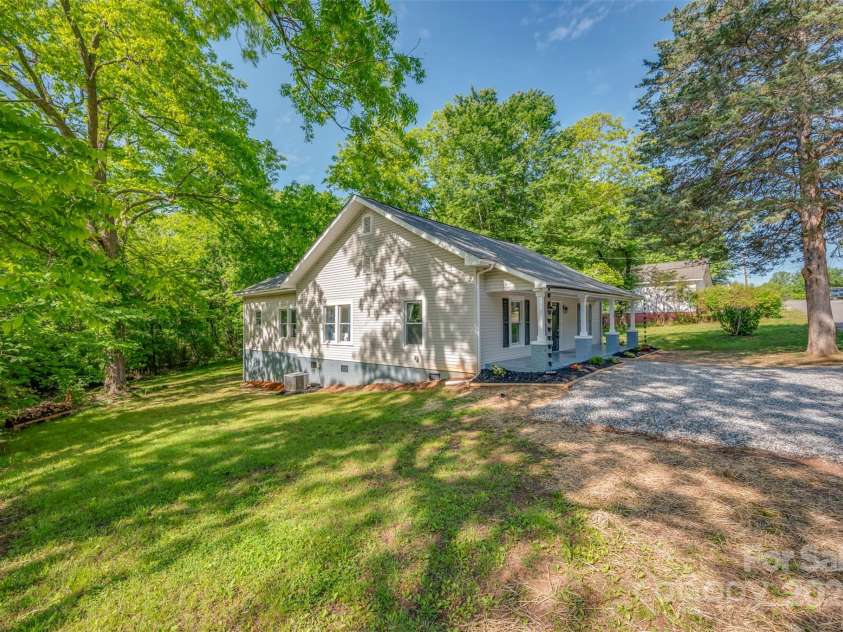 118 Landis Street, Forest City, NC 28043.  MLS# CAR4257373, YatesRealty ID 21868. 