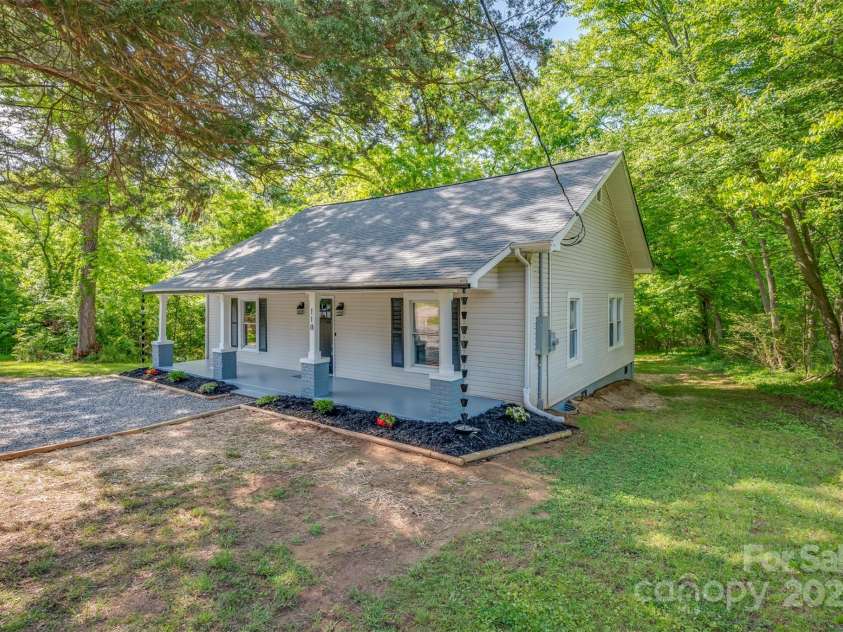 118 Landis Street, Forest City, NC 28043.  MLS# CAR4257373, YatesRealty ID 21868. 