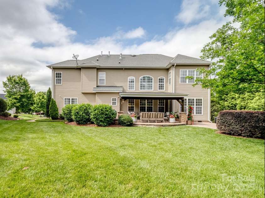 538 Fairwoods Drive, Huntersville, NC 28078.  MLS# CAR4263413, YatesRealty ID 21869. 