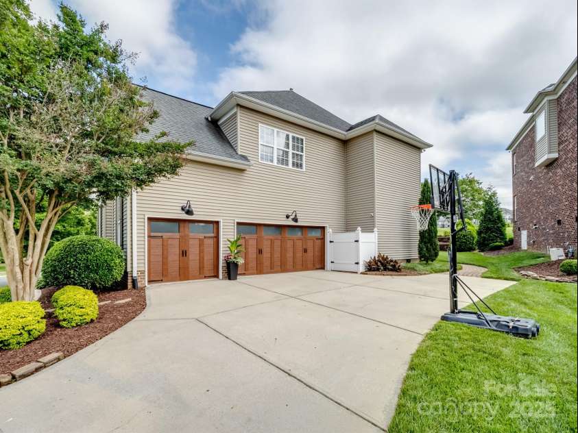 538 Fairwoods Drive, Huntersville, NC 28078.  MLS# CAR4263413, YatesRealty ID 21869. 