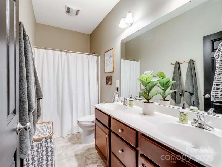 538 Fairwoods Drive, Huntersville, NC 28078.  MLS# CAR4263413, YatesRealty ID 21869. 