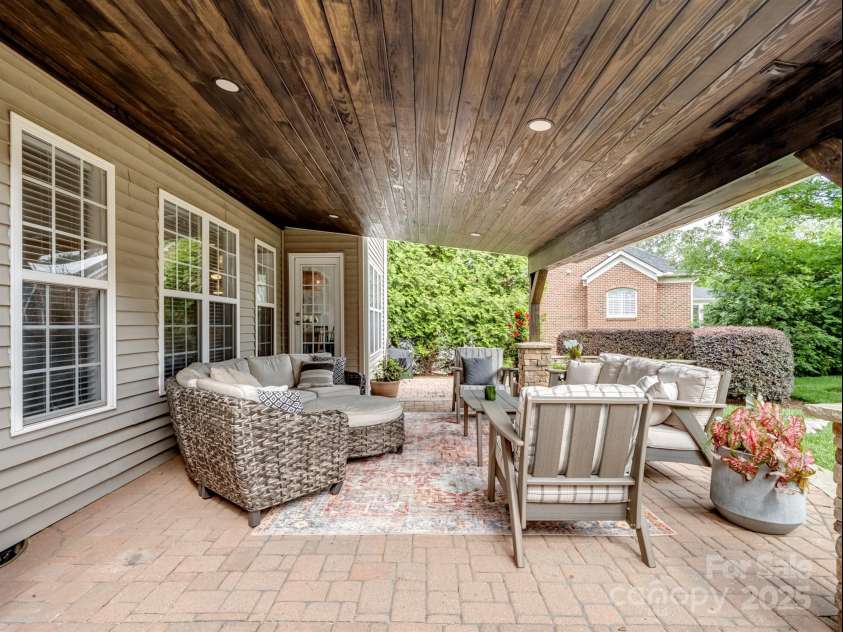 538 Fairwoods Drive, Huntersville, NC 28078.  MLS# CAR4263413, YatesRealty ID 21869. 