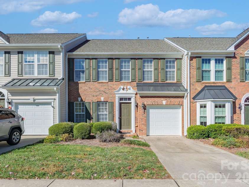 115 Autumn Falls Drive, Lake Wylie, SC 29710.  MLS# CAR4318027, YatesRealty ID 2187. Front of Townhome