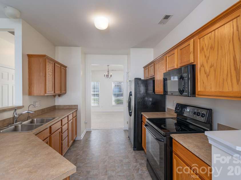 115 Autumn Falls Drive, Lake Wylie, SC 29710.  MLS# CAR4318027, YatesRealty ID 2187. Kitchen