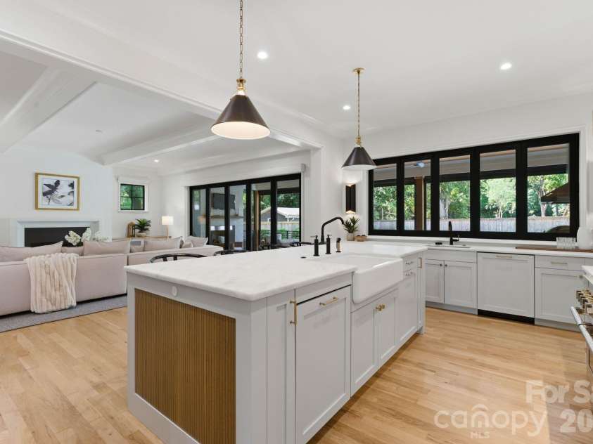409 Bertonley Avenue, Charlotte, NC 28211.  MLS# CAR4365550, YatesRealty ID 21870. 