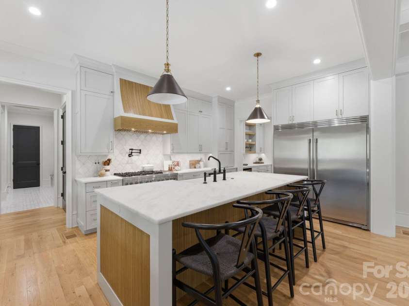 409 Bertonley Avenue, Charlotte, NC 28211.  MLS# CAR4365550, YatesRealty ID 21870. 
