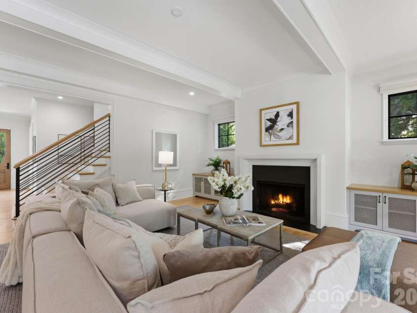 409 Bertonley Avenue, Charlotte, NC 28211.  MLS# CAR4365550, YatesRealty ID 21870. 