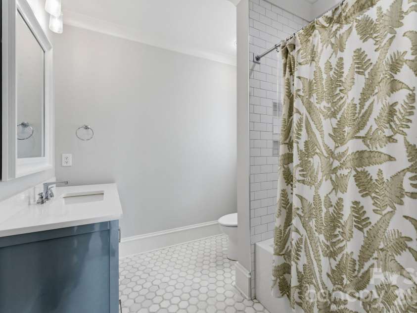 409 Bertonley Avenue, Charlotte, NC 28211.  MLS# CAR4365550, YatesRealty ID 21870. 